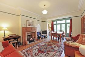 6 bedroom Semi-Detac...